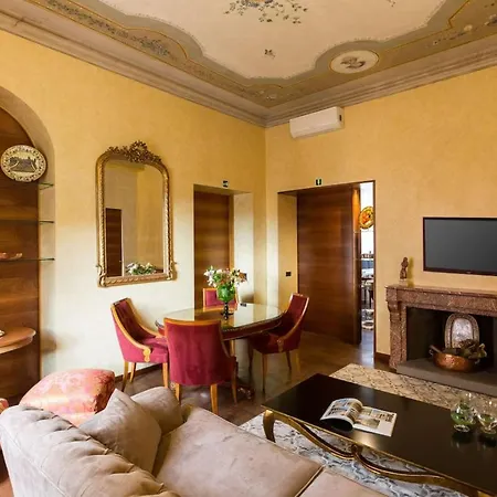 2 Two-bedroom Fontana Di Trevi Rome