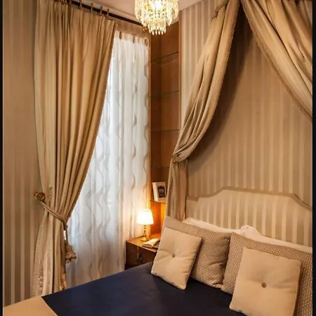 2 Two-bedroom Fontana Di Trevi Rome